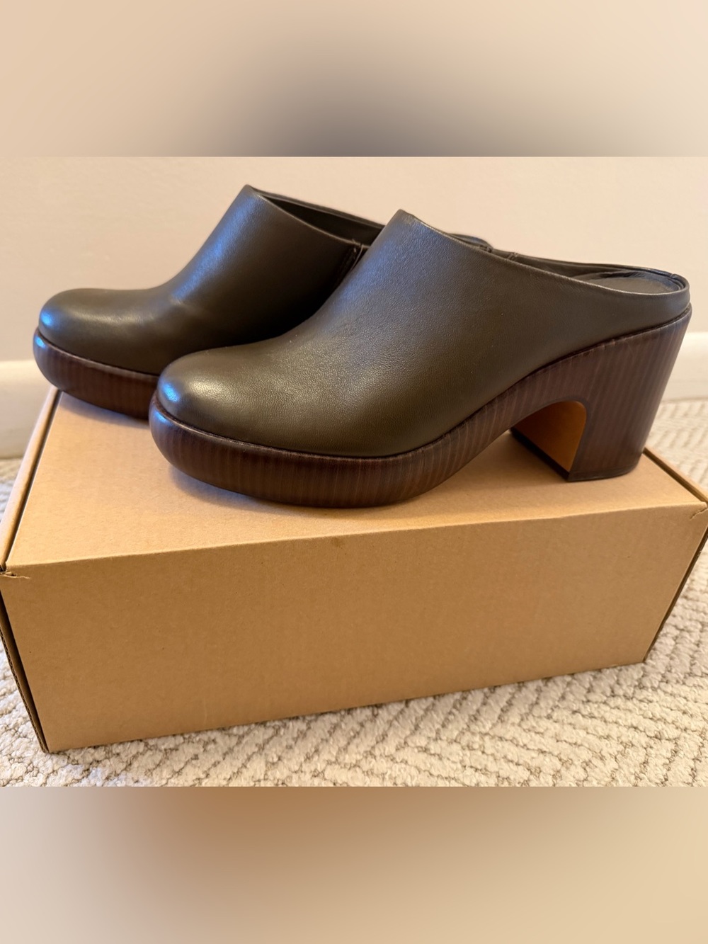 Vince Navina Clogs